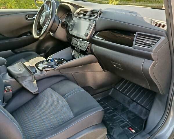 Серый Ниссан Лиф, объемом двигателя 0 л и пробегом 63 тыс. км за 15200 $, фото 13 на Automoto.ua