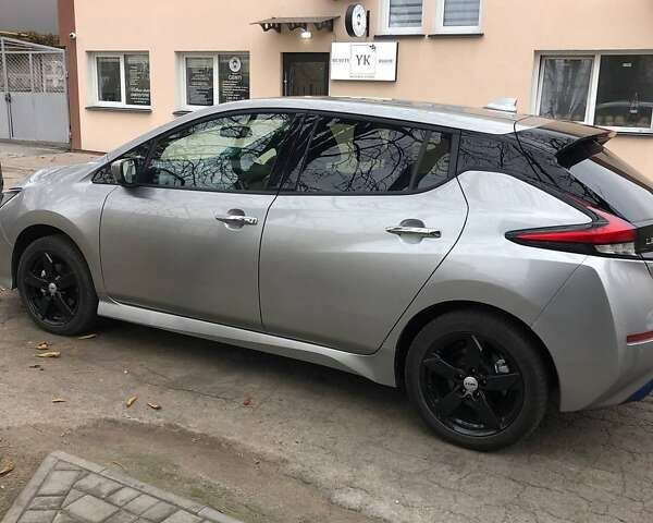 Сірий Ніссан Ліф, об'ємом двигуна 0 л та пробігом 126 тис. км за 16500 $, фото 4 на Automoto.ua