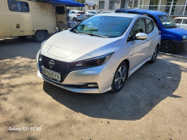 Серый Ниссан Лиф, объемом двигателя 0 л и пробегом 27 тыс. км за 15500 $, фото 2 на Automoto.ua