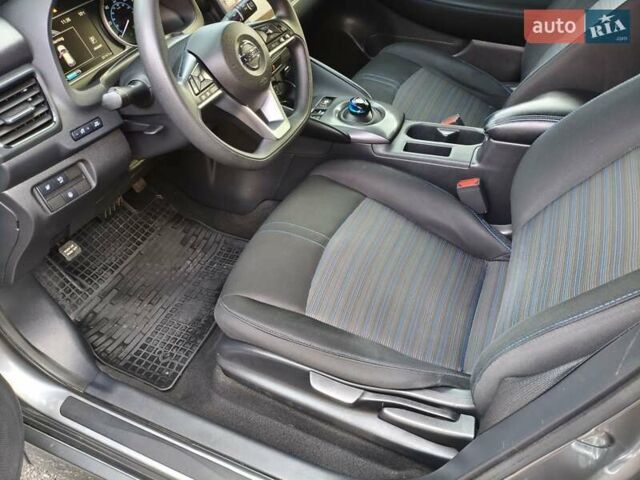 Серый Ниссан Лиф, объемом двигателя 0 л и пробегом 30 тыс. км за 12700 $, фото 22 на Automoto.ua