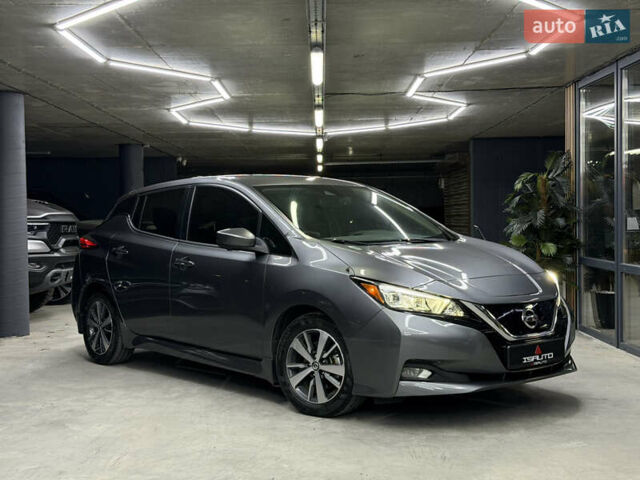 Сірий Ніссан Ліф, об'ємом двигуна 0 л та пробігом 56 тис. км за 13500 $, фото 1 на Automoto.ua