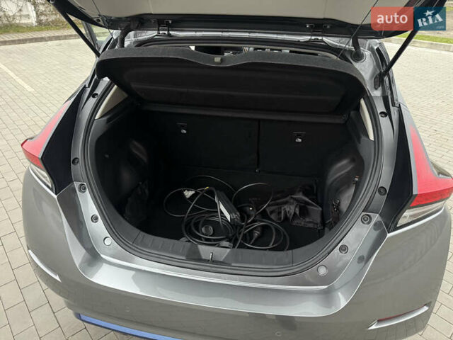 Сірий Ніссан Ліф, об'ємом двигуна 0 л та пробігом 57 тис. км за 14800 $, фото 45 на Automoto.ua