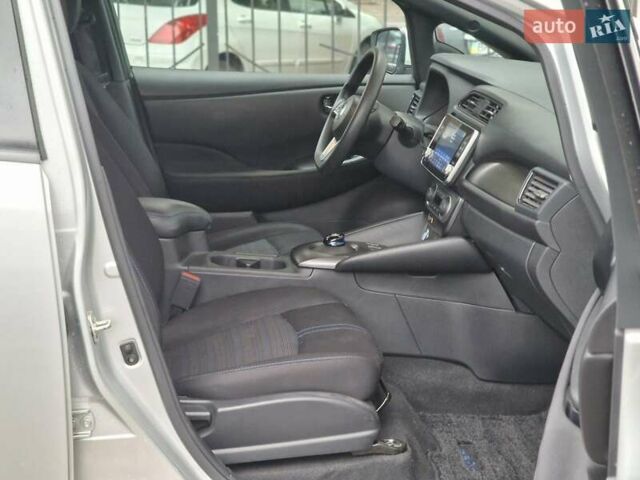 Серый Ниссан Лиф, объемом двигателя 0 л и пробегом 26 тыс. км за 14990 $, фото 49 на Automoto.ua