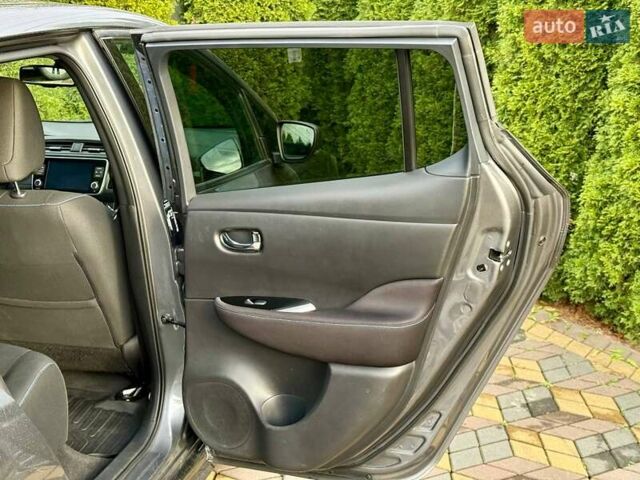 Серый Ниссан Лиф, объемом двигателя 0 л и пробегом 47 тыс. км за 15200 $, фото 22 на Automoto.ua