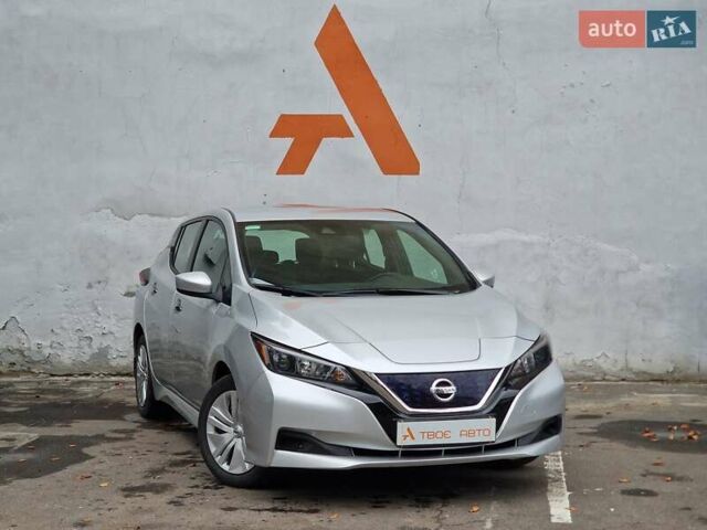 Серый Ниссан Лиф, объемом двигателя 0 л и пробегом 26 тыс. км за 14990 $, фото 12 на Automoto.ua