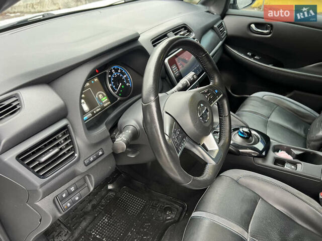 Серый Ниссан Лиф, объемом двигателя 0 л и пробегом 70 тыс. км за 17800 $, фото 32 на Automoto.ua