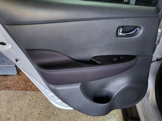 Серый Ниссан Лиф, объемом двигателя 0 л и пробегом 27 тыс. км за 15500 $, фото 11 на Automoto.ua