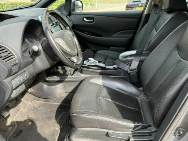 Серый Ниссан Лиф, объемом двигателя 0 л и пробегом 10 тыс. км за 10000 $, фото 7 на Automoto.ua