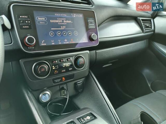 Серый Ниссан Лиф, объемом двигателя 0 л и пробегом 30 тыс. км за 12700 $, фото 41 на Automoto.ua