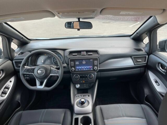 Серый Ниссан Лиф, объемом двигателя 0 л и пробегом 17 тыс. км за 18000 $, фото 7 на Automoto.ua