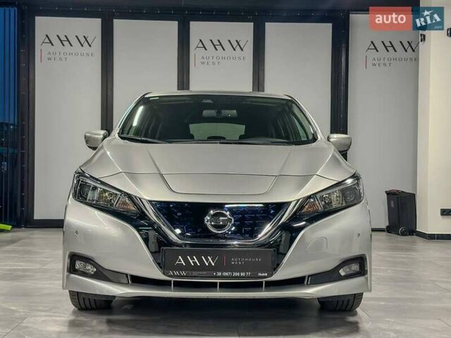 Серый Ниссан Лиф, объемом двигателя 0 л и пробегом 75 тыс. км за 13900 $, фото 1 на Automoto.ua