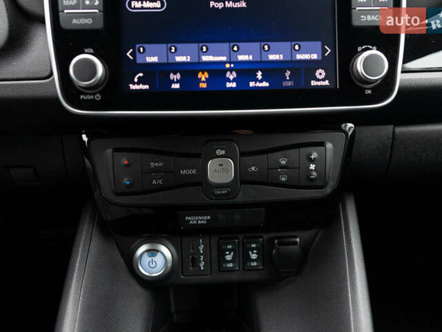 Серый Ниссан Лиф, объемом двигателя 0 л и пробегом 26 тыс. км за 15850 $, фото 26 на Automoto.ua