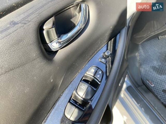 Серый Ниссан Лиф, объемом двигателя 0 л и пробегом 20 тыс. км за 18900 $, фото 8 на Automoto.ua