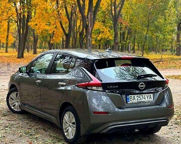 Серый Ниссан Лиф, объемом двигателя 0 л и пробегом 200 тыс. км за 16000 $, фото 1 на Automoto.ua