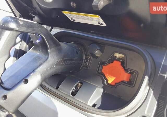 Серый Ниссан Лиф, объемом двигателя 0 л и пробегом 98 тыс. км за 14000 $, фото 17 на Automoto.ua