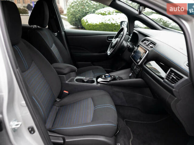 Серый Ниссан Лиф, объемом двигателя 0 л и пробегом 26 тыс. км за 15850 $, фото 40 на Automoto.ua