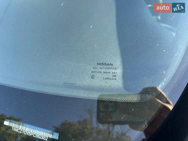 Серый Ниссан Лиф, объемом двигателя 0 л и пробегом 18 тыс. км за 17900 $, фото 11 на Automoto.ua