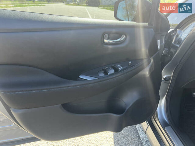 Сірий Ніссан Ліф, об'ємом двигуна 0 л та пробігом 47 тис. км за 15900 $, фото 22 на Automoto.ua