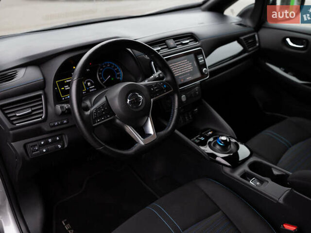 Серый Ниссан Лиф, объемом двигателя 0 л и пробегом 26 тыс. км за 15850 $, фото 14 на Automoto.ua