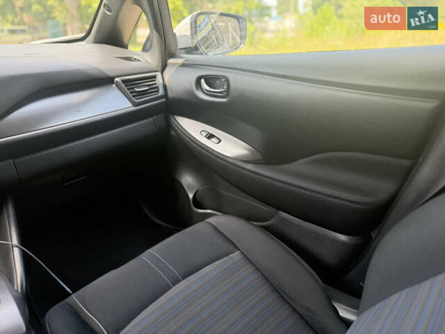 Сірий Ніссан Ліф, об'ємом двигуна 0 л та пробігом 66 тис. км за 16999 $, фото 3 на Automoto.ua