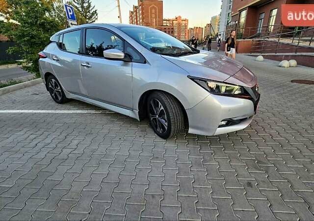 Серый Ниссан Лиф, объемом двигателя 0 л и пробегом 98 тыс. км за 14000 $, фото 13 на Automoto.ua