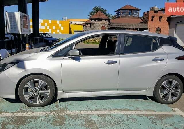 Серый Ниссан Лиф, объемом двигателя 0 л и пробегом 98 тыс. км за 14000 $, фото 1 на Automoto.ua