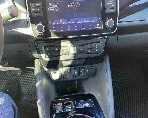 Серый Ниссан Лиф, объемом двигателя 0 л и пробегом 20 тыс. км за 18900 $, фото 11 на Automoto.ua