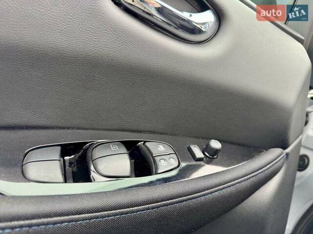 Серый Ниссан Лиф, объемом двигателя 0 л и пробегом 28 тыс. км за 18300 $, фото 48 на Automoto.ua