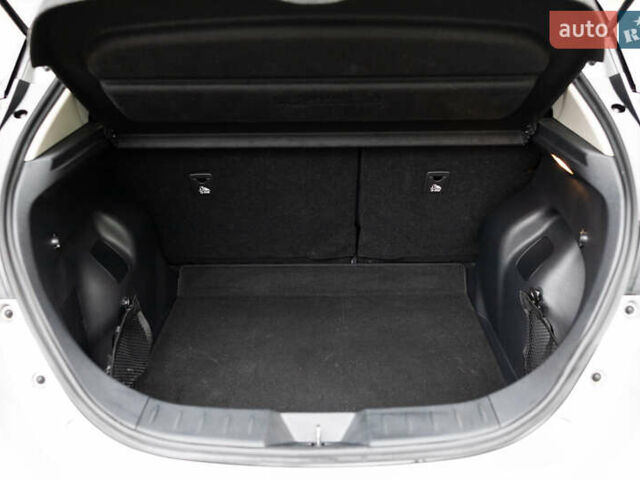 Серый Ниссан Лиф, объемом двигателя 0 л и пробегом 26 тыс. км за 15850 $, фото 47 на Automoto.ua