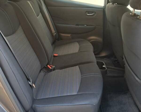 Серый Ниссан Лиф, объемом двигателя 0 л и пробегом 39 тыс. км за 14950 $, фото 13 на Automoto.ua