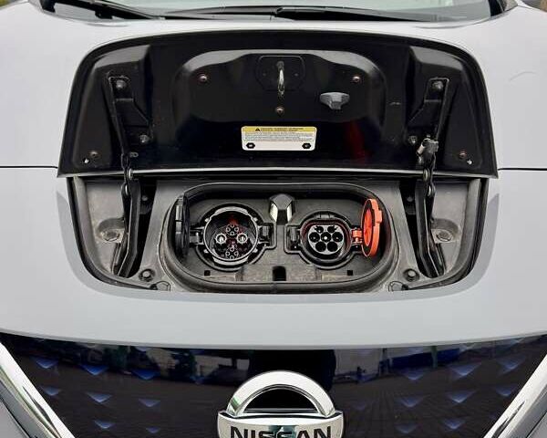 Серый Ниссан Лиф, объемом двигателя 0 л и пробегом 28 тыс. км за 19300 $, фото 58 на Automoto.ua