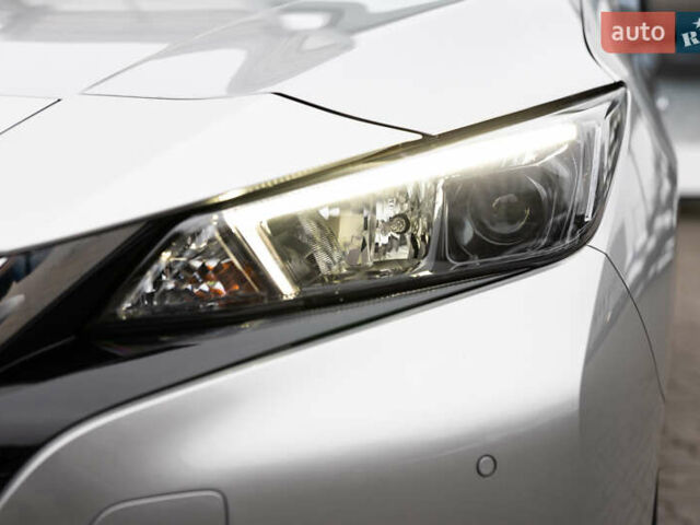 Серый Ниссан Лиф, объемом двигателя 0 л и пробегом 26 тыс. км за 15850 $, фото 51 на Automoto.ua