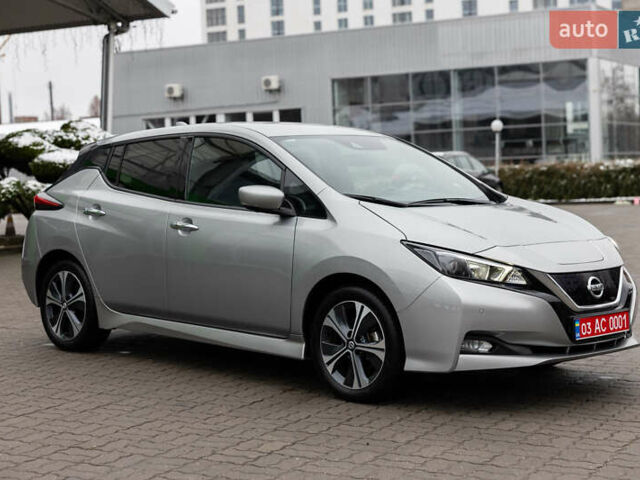 Серый Ниссан Лиф, объемом двигателя 0 л и пробегом 26 тыс. км за 15850 $, фото 4 на Automoto.ua