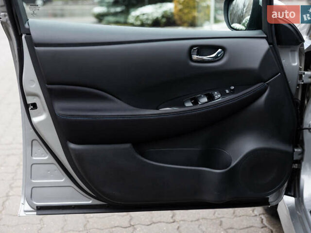 Серый Ниссан Лиф, объемом двигателя 0 л и пробегом 26 тыс. км за 15850 $, фото 16 на Automoto.ua