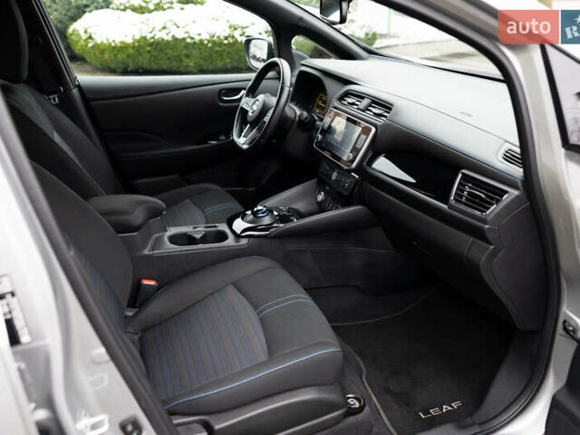 Серый Ниссан Лиф, объемом двигателя 0 л и пробегом 26 тыс. км за 15850 $, фото 38 на Automoto.ua