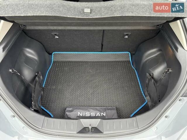 Серый Ниссан Лиф, объемом двигателя 0 л и пробегом 28 тыс. км за 18300 $, фото 53 на Automoto.ua