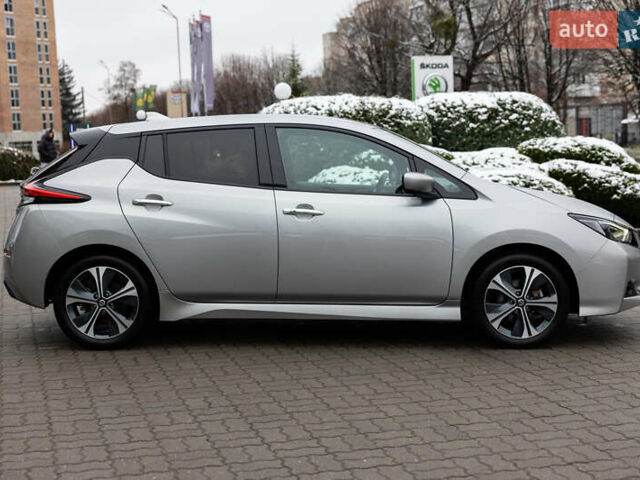 Серый Ниссан Лиф, объемом двигателя 0 л и пробегом 26 тыс. км за 15850 $, фото 5 на Automoto.ua