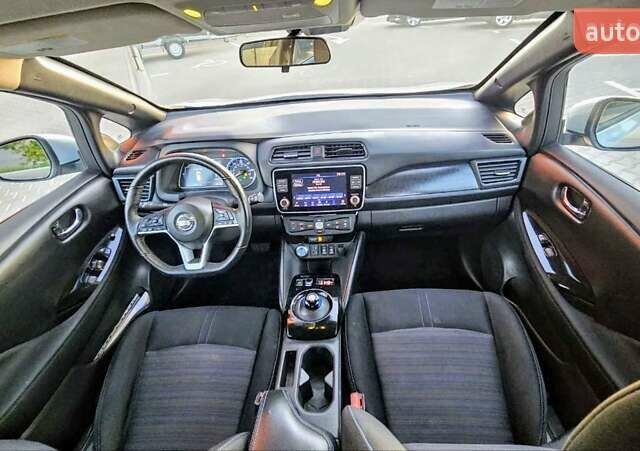 Серый Ниссан Лиф, объемом двигателя 0 л и пробегом 98 тыс. км за 14000 $, фото 2 на Automoto.ua