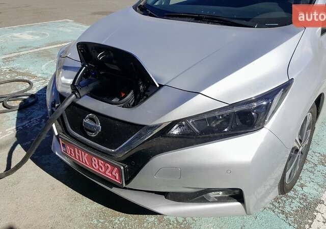 Серый Ниссан Лиф, объемом двигателя 0 л и пробегом 98 тыс. км за 14000 $, фото 18 на Automoto.ua