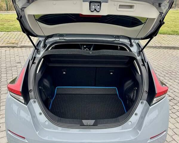 Серый Ниссан Лиф, объемом двигателя 0 л и пробегом 28 тыс. км за 18300 $, фото 52 на Automoto.ua