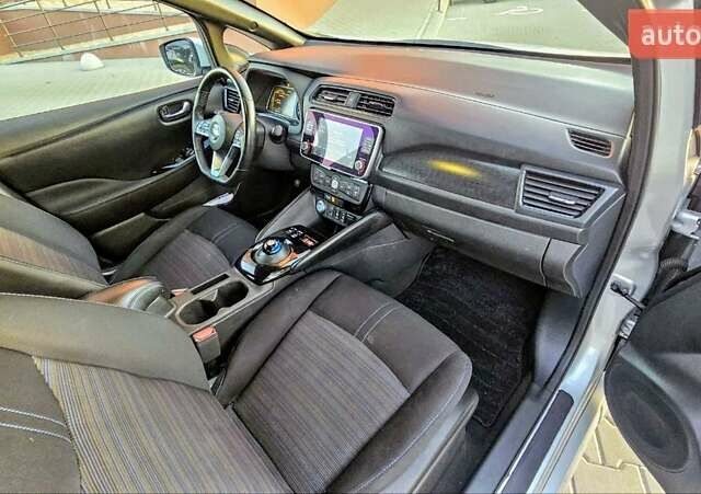 Серый Ниссан Лиф, объемом двигателя 0 л и пробегом 98 тыс. км за 14000 $, фото 14 на Automoto.ua