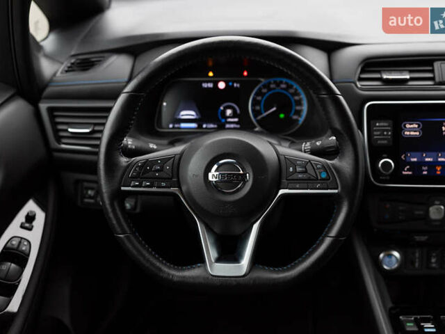 Серый Ниссан Лиф, объемом двигателя 0 л и пробегом 26 тыс. км за 15850 $, фото 20 на Automoto.ua