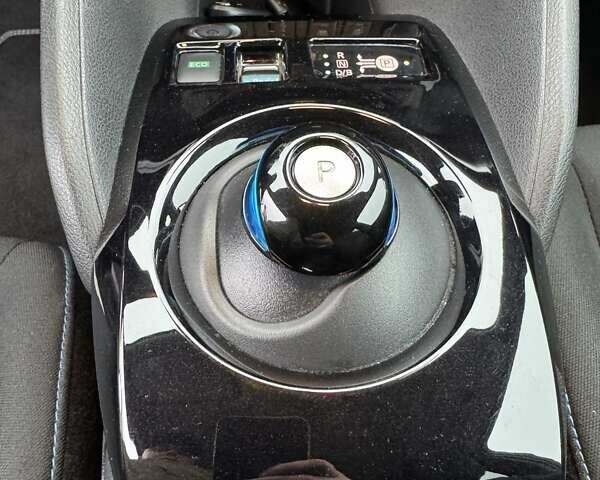 Серый Ниссан Лиф, объемом двигателя 0 л и пробегом 28 тыс. км за 19300 $, фото 39 на Automoto.ua