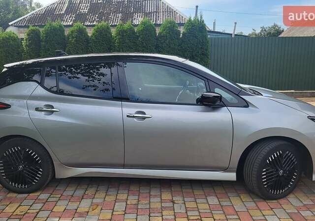 Серый Ниссан Лиф, объемом двигателя 0 л и пробегом 25 тыс. км за 24000 $, фото 2 на Automoto.ua