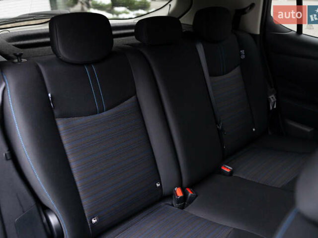 Серый Ниссан Лиф, объемом двигателя 0 л и пробегом 26 тыс. км за 15850 $, фото 45 на Automoto.ua