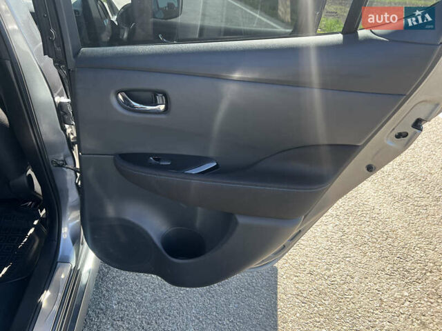 Сірий Ніссан Ліф, об'ємом двигуна 0 л та пробігом 47 тис. км за 15900 $, фото 18 на Automoto.ua