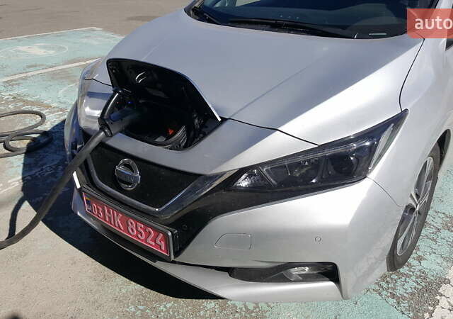 Серый Ниссан Лиф, объемом двигателя 0 л и пробегом 90 тыс. км за 15000 $, фото 2 на Automoto.ua