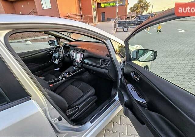 Серый Ниссан Лиф, объемом двигателя 0 л и пробегом 98 тыс. км за 14000 $, фото 9 на Automoto.ua