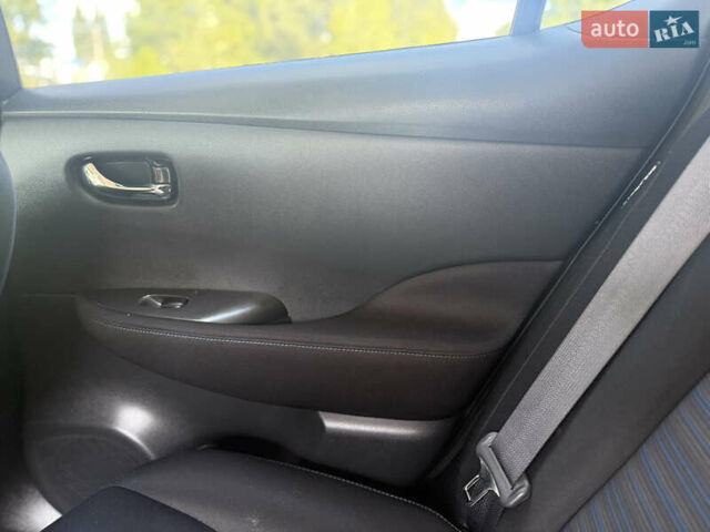 Сірий Ніссан Ліф, об'ємом двигуна 0 л та пробігом 66 тис. км за 16999 $, фото 4 на Automoto.ua