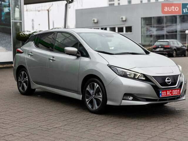 Серый Ниссан Лиф, объемом двигателя 0 л и пробегом 26 тыс. км за 15850 $, фото 3 на Automoto.ua